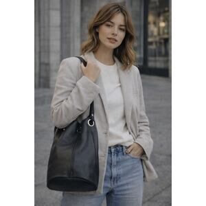 Bass Pebbled Black Leather Shoulder/backpack Bag EUC